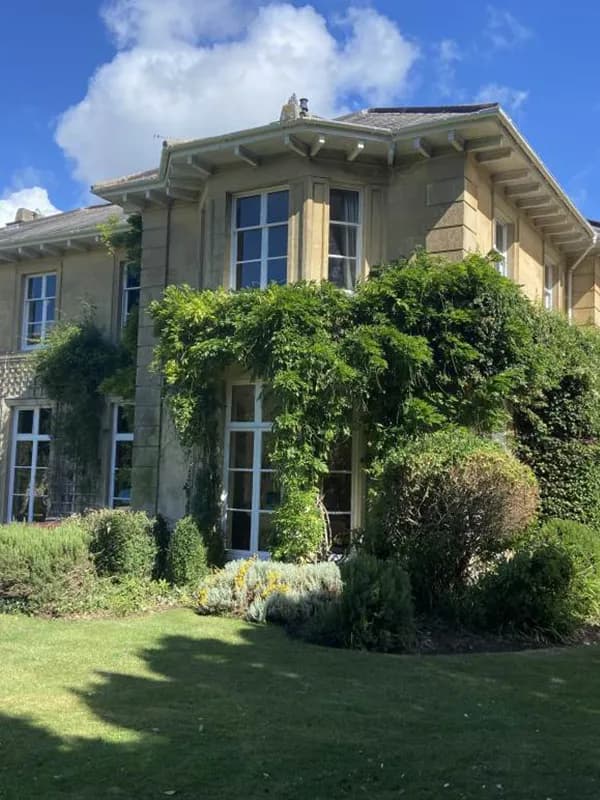 Big Family Mansion - ITV - Plimsoll Productions - Image 1